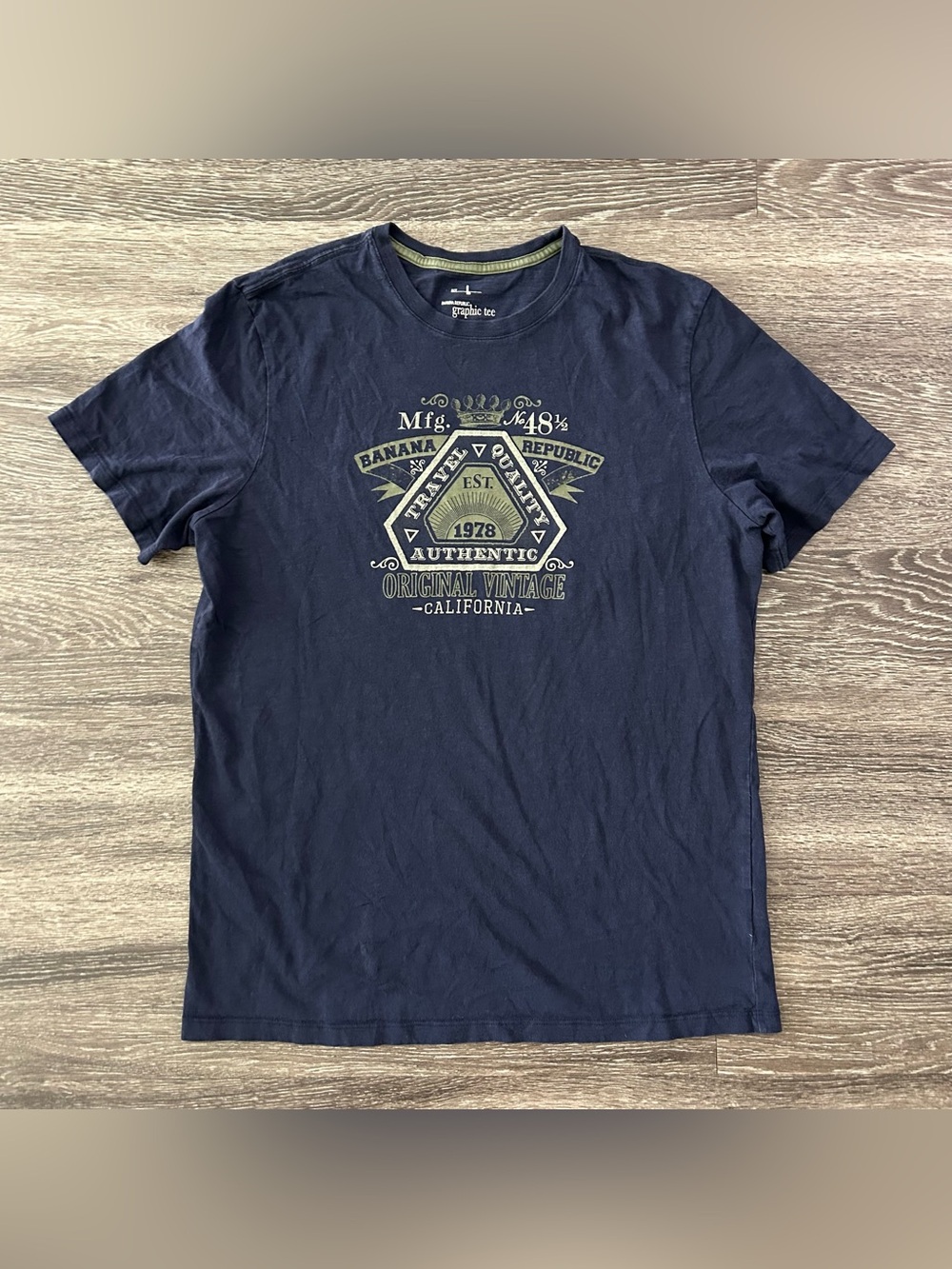 Banana Republic Vintage Graphic Tee Size L Short Sleeve Shirt Navy Gold Cotton